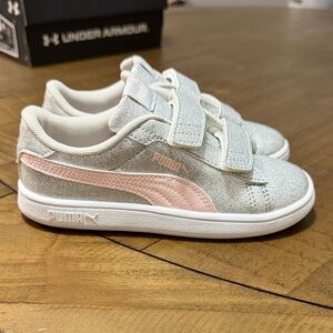 Puma Kids Sneakers in Gray and Pink